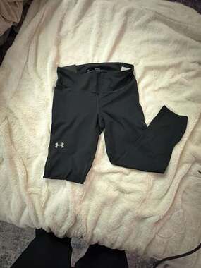 Under Armour HeatGear Mid-Rise Compression Capri Leggings - Women's MD